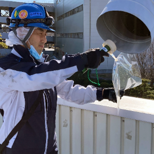 臭気採取の様子