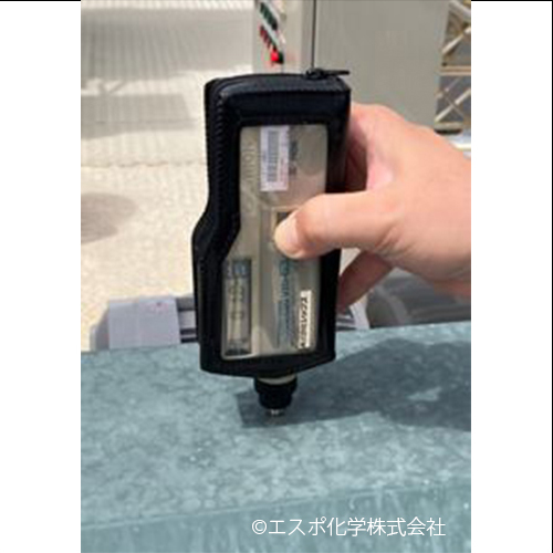 送風機の点検（振動計）